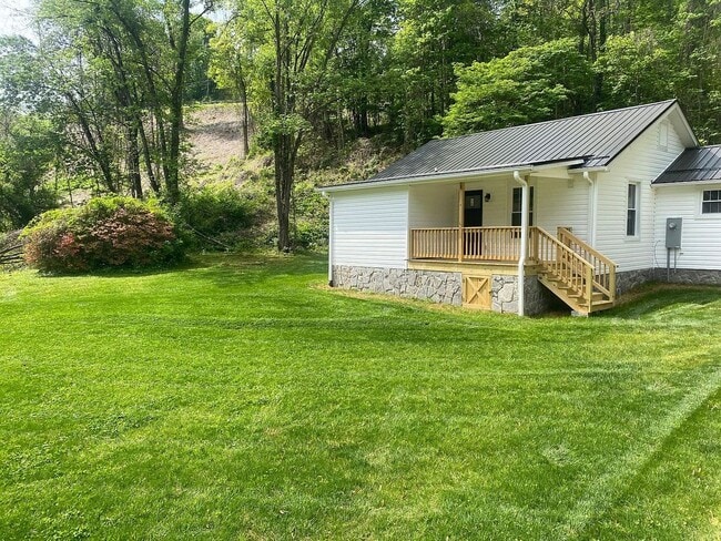 Building Photo - 420 Finley Rd