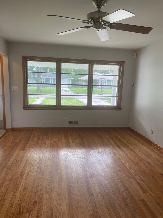 Foto del edificio - 3516 Constance Dr