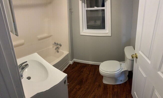 Foto del edificio - 398-400-400 Sunset Dr