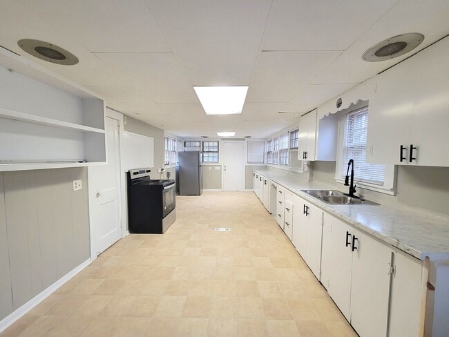 Building Photo - 3 Bedroom Full Brick Home Available for Immediate Rent!