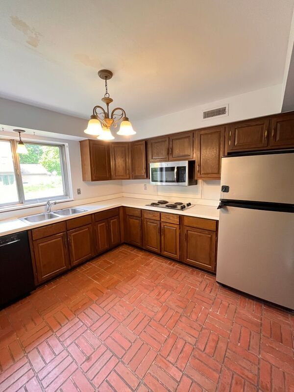 Building Photo - 4520 Valleyview Drive