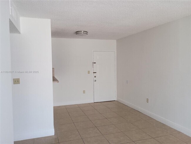 Foto del edificio - 8145 NW 7th St