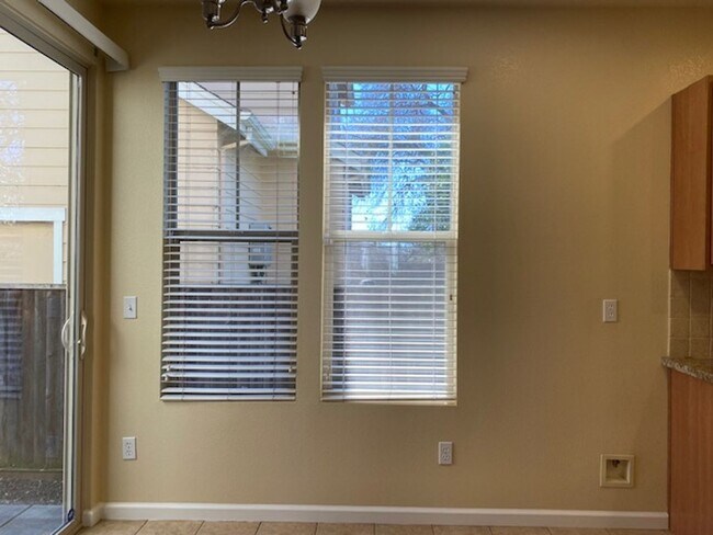 Building Photo - Great 3 bedroom/2.5 bath duplex w/2 car garage!