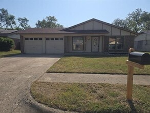 Building Photo - 6620 Lyndale Dr