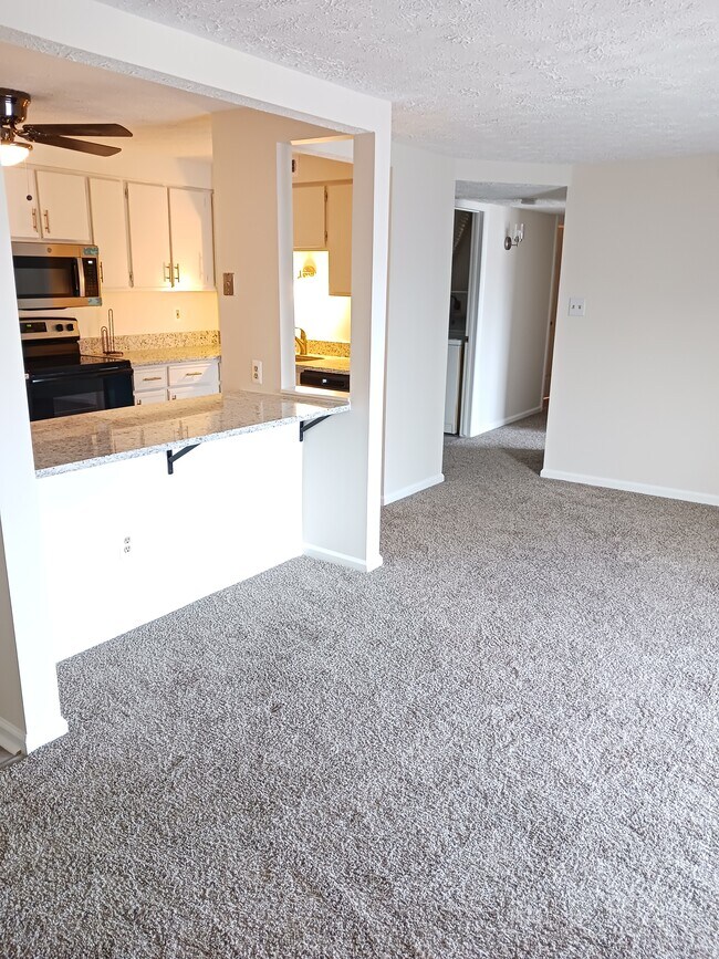 kitchen - 3500 Kingsley Ct