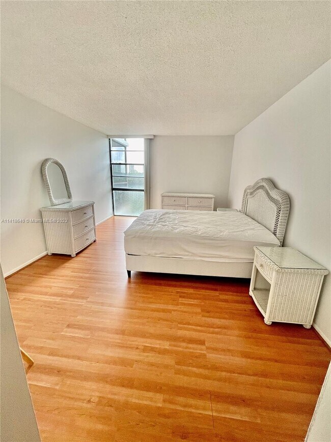 Foto del edificio - 20500 W Country Club Dr