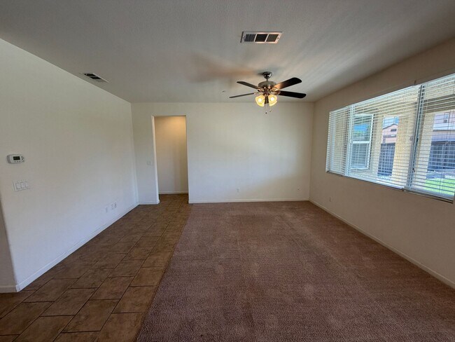 Foto del edificio - 4 Bedroom, 3.5 Bath, Built in 2013, 2168 Square Feet