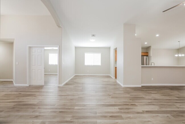 Building Photo - 918 Christopher View Ave