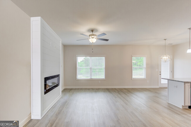 Foto del edificio - 6396 Pine St