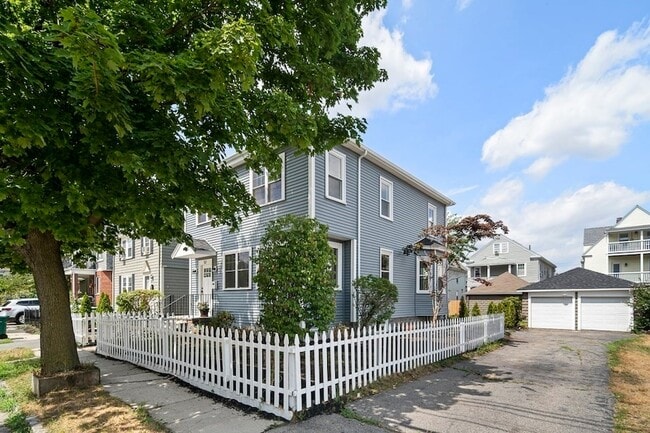 Photo - 57 Yale St House