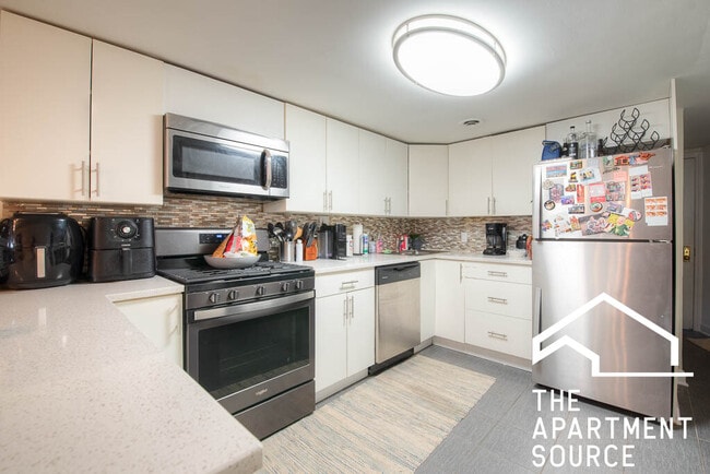 Building Photo - 1938 N Halsted St