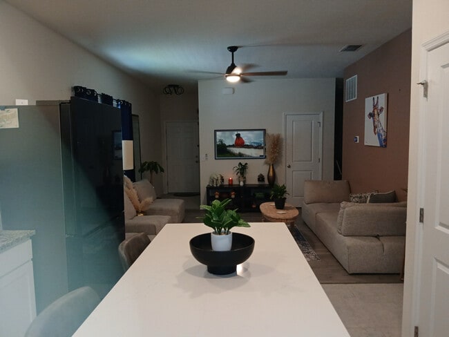 Foto del edificio - 2317 Litchfield Lp