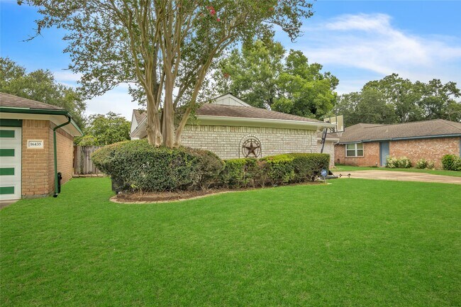Building Photo - 16439 Havenhurst Dr