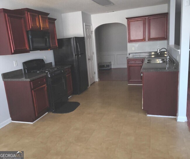 Building Photo - 1821 Roble Dr