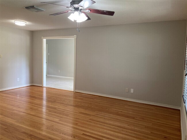 Building Photo - 1605 Lamonte Ln