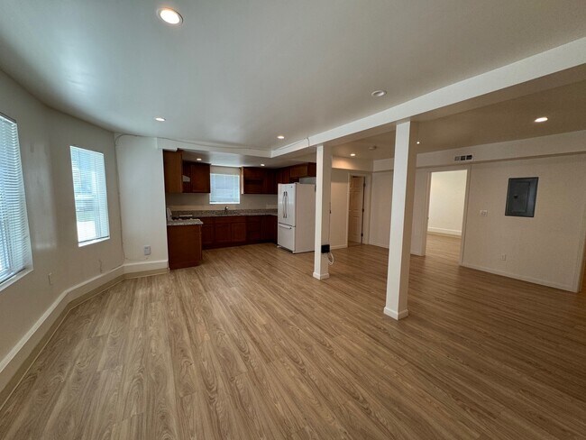 Building Photo - 1551 Santa Clara Ave