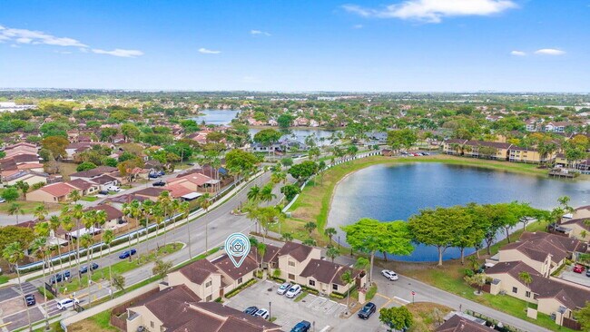 Foto del edificio - 6557 NW 172nd Ln