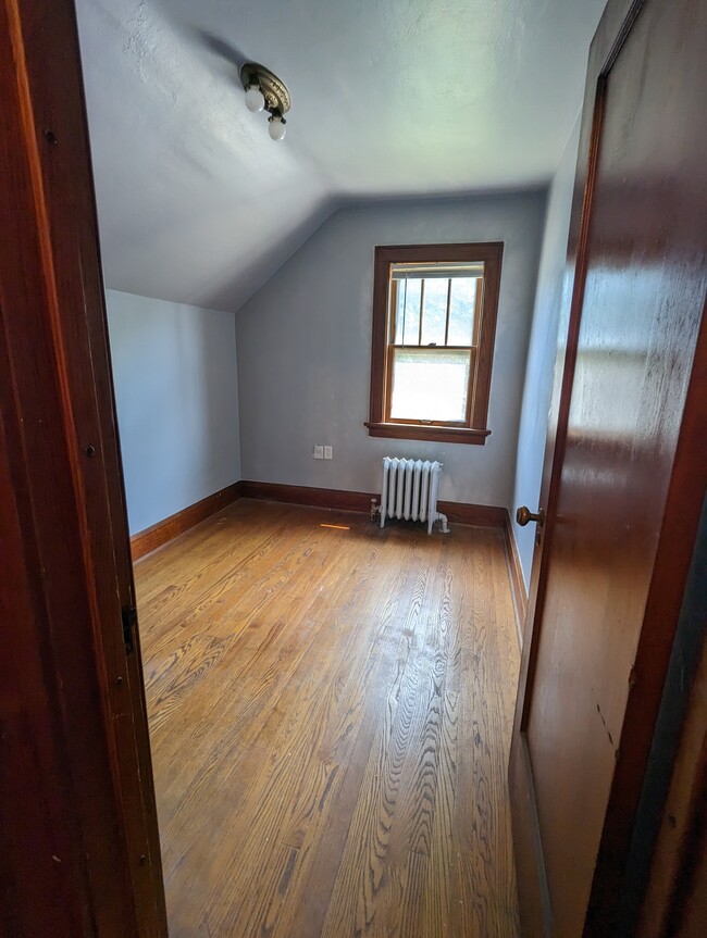 Bedroom 2 - 229 E Wilbur Ave