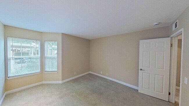 Foto del edificio - 2 bed/ 2 bath Condo in Goleta-Eucalyptus G...