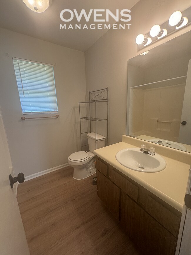 Foto del edificio - Townhouse Available Immediately in North H...