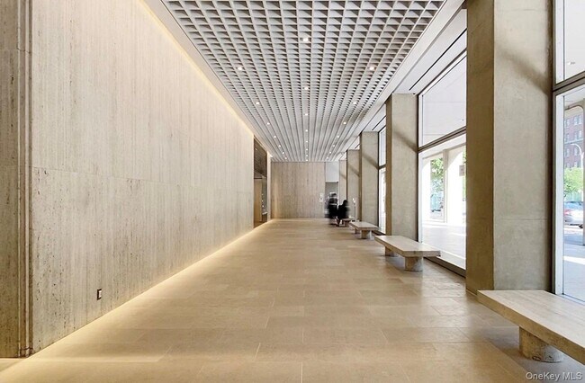 Foto del edificio - 330 E 33rd St