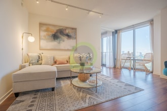 Building Photo - 542 N Kingsbury St