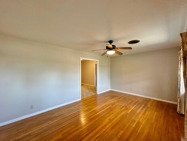 Foto del edificio - Price Drop!  Viewable Now!