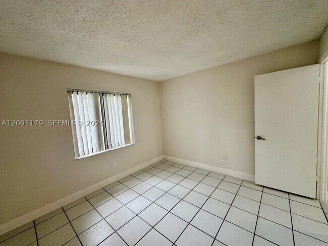 Building Photo - 4756 SW 136th Pl