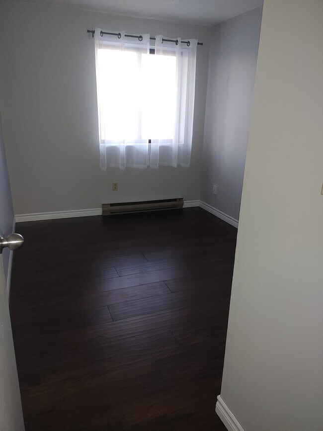 Building Photo - 723 Tecumseh Rd E