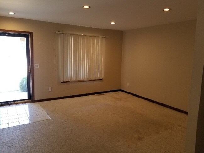 Building Photo - 33146 Beth Ann Dr
