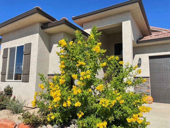 Foto del edificio - PET FRIENDLY!! Great home with Solar & Inc...