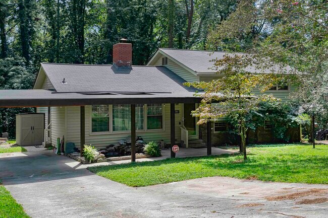 Building Photo - 2846 McClave Dr