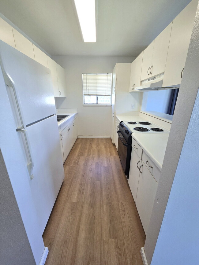 Building Photo - 2br/2bath Home with Garage in Waikele