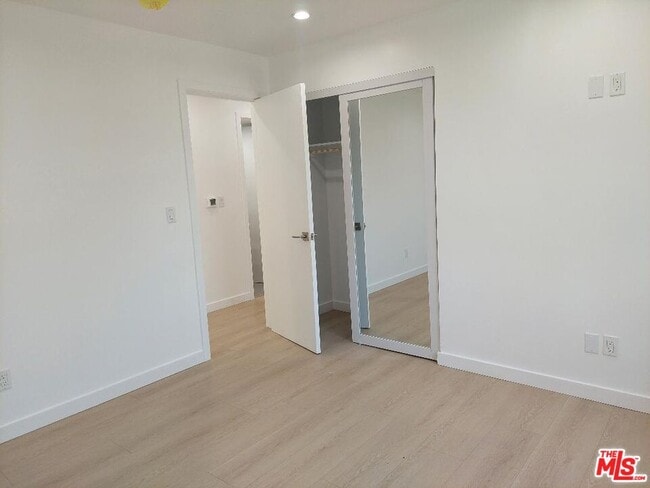 Foto del edificio - 130 W 59th Pl