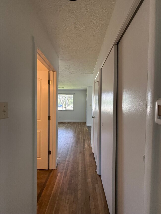 Foto del edificio - 890 N Avon Ave