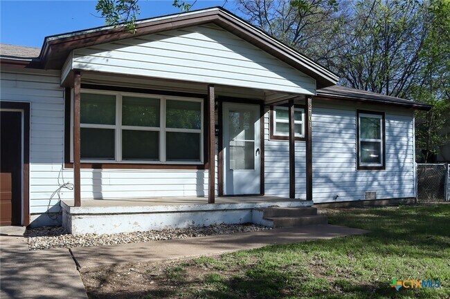 Building Photo - 2701 Hillside Dr