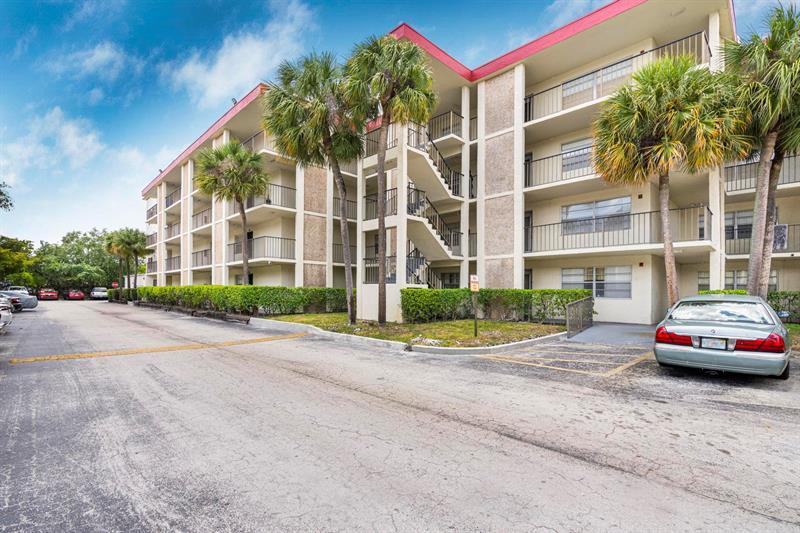 Foto principal - 3000 NW 48th Terrace