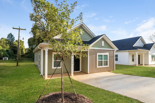 Foto del edificio - 6126 Hunter Ave, Charlotte, NC