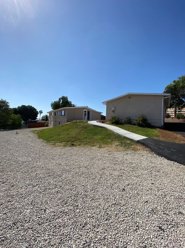 Building Photo - 3 Bed-2 Bath Single Story Home Lakeside with RV parking