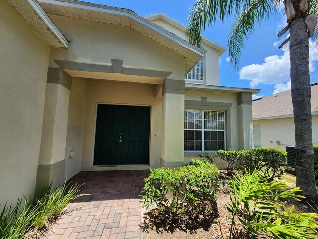 Building Photo - Spacious 5 Bedroom 3.5 Bath Davenport Pool...