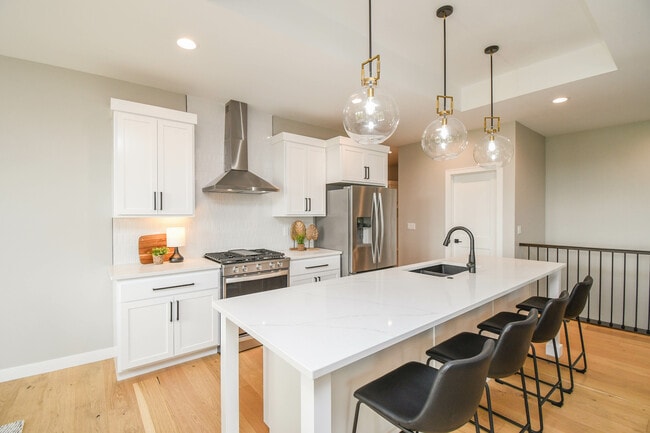 Building Photo - 1520 N Marlowe Ave