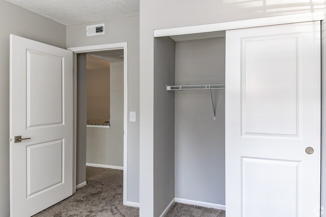 Building Photo - Emerald Lakes