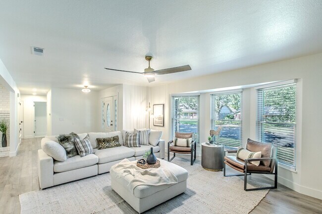 Foto del edificio - 5220 Lake Charles Dr