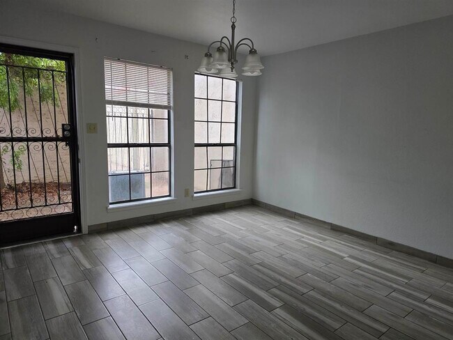 Foto del edificio - 101 W Del Mar Blvd