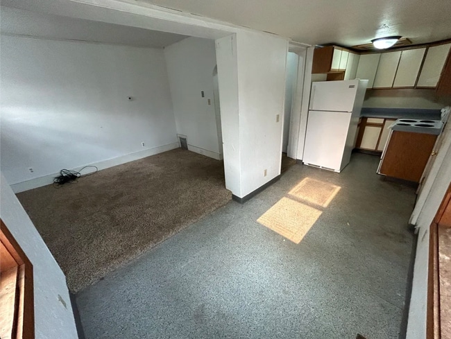 Foto del edificio - 2209/2213 Sims Avenue