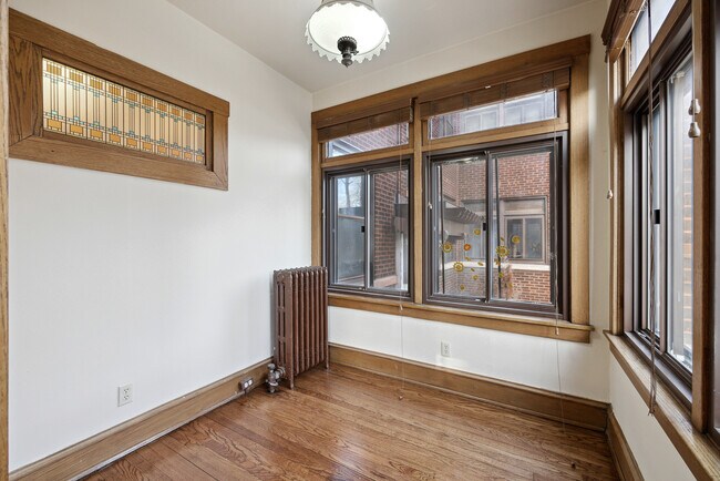 Foto del edificio - 3952 W Waveland Ave
