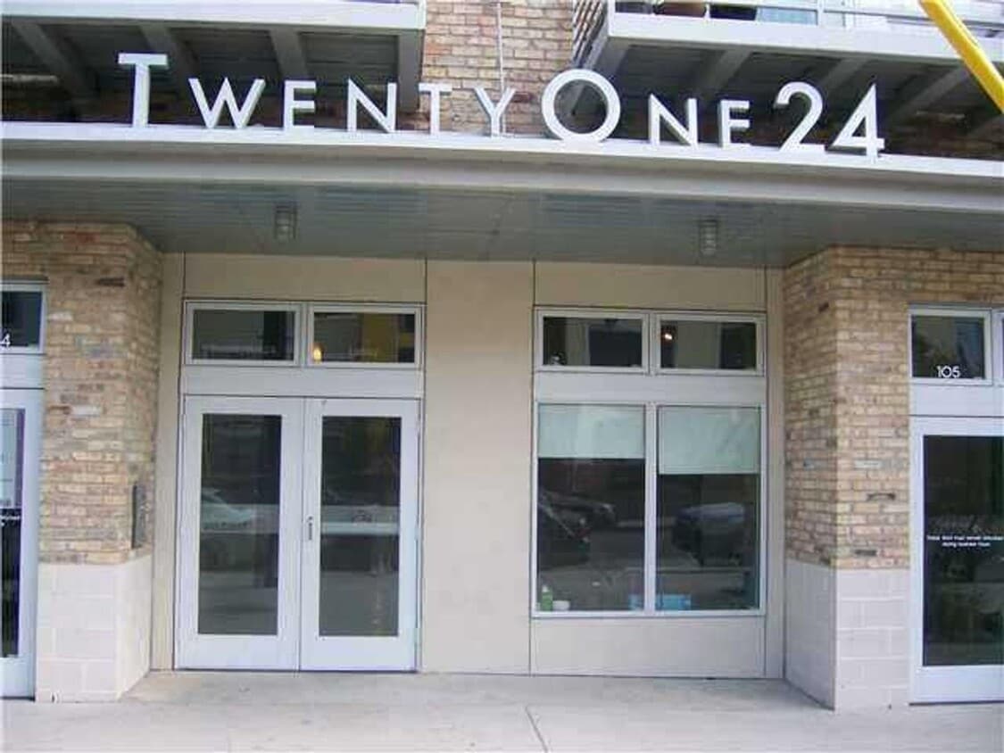 Primary Photo - Cute condo on E6th in the center of everyt...
