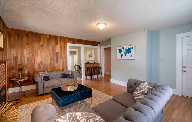 Foto del edificio - Only $2795/month for 4 Bedroom Campus Home