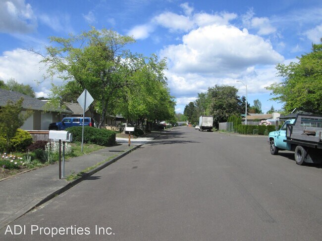 Foto del edificio - 2 br, 1 bath House - 2425 SE 53rd Ave