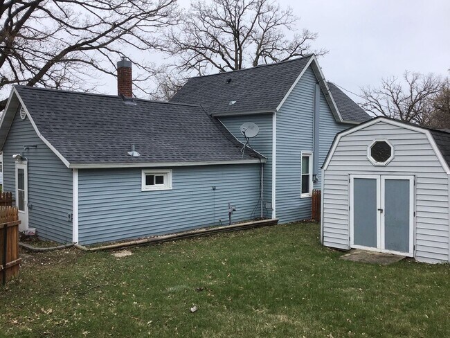 Foto del edificio - 3 Bedroom 2 bath 1 1/2 story home in Alexa...
